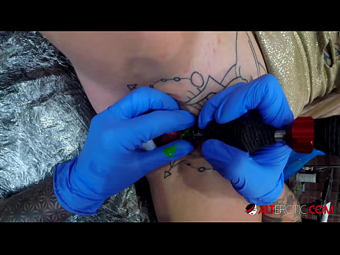 ❤️ Keçika pir tattookirî Sully Savage tattooek li ser klîtorê xwe kir. ️ Porno li me ku.psi-mass.ru