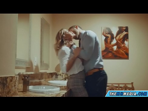 ❤️ Gava ku blondeyek busty we di nav hewşek gelemperî de dixapîne ️ Porno li me ku.psi-mass.ru